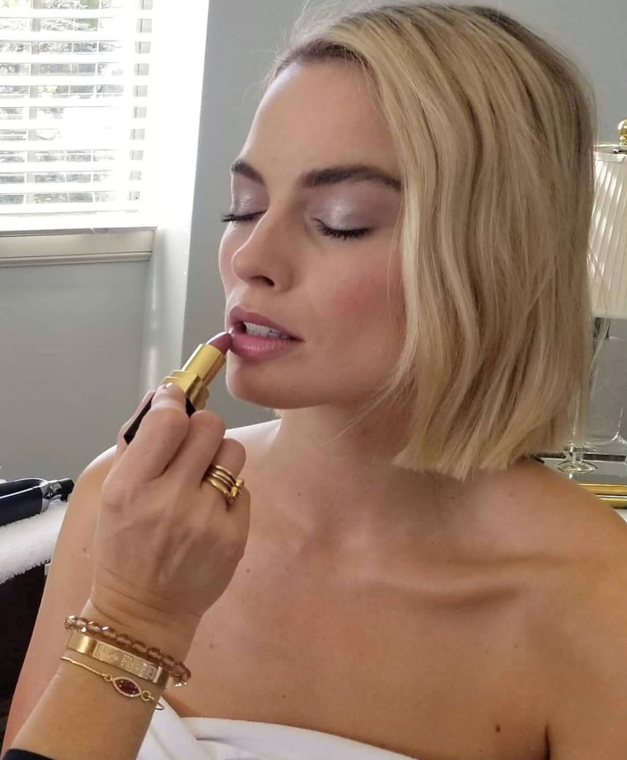 Margot Robbies Makeup Artists Trick For Finding The Perfect Nude Lipstick   BEAUTYcrew